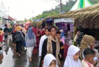 Para pengunjung memadati kawasan Kota Tua dan Batang Arau, Sabtu (20/4/2024). (Foto: Eko Syaf/Javanusa)