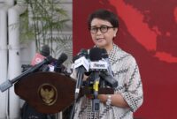 Menlu Retno LP Marsudi memberikan keterangan pers, Selasa (16/4/2024), di Kompleks Istana Kepresidenan Jakarta. (Foto: Humas Setkab/Oji)