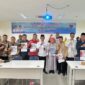 Kepala Kesbangpol Kota Padang Tarmizi Ismail bersama pengurus parpol usai penyerahan LHP BPK bantuan keuangan parpol tahun 2023, Jumat (26/4/2024). 