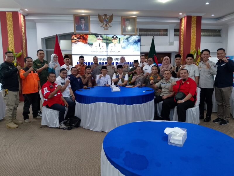 Sekda Kota Padang Andree Algamar dan jajaran usai peluncuran HKBN 2024 di Rumah Dinas Wali Kota Padang, Rabu (3/4/2024).