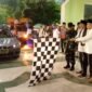 Wali Kota Padang Hendri Septa dan Wakil Wali Kota Ekos Albar melepas pawai takbiran di Masjid Agung Nurul Iman Padang, Selasa (9/4/2024) malam.