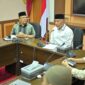 Gubernur Mahyeldi Ansharullah memimpin rapat koordinasi dengan seluruh kepala dinas dan pihak terkait di Istana Gubernur, Sabtu (6/4/2024). (Foto: ADPSB)