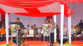 Kapolri Jenderal Listyo Sigit Prabowo dan Panglima TNI Jenderal Agus Subiyanto memimpin Apel Gelar Pasukan Operasi Ketupat Tahun 2024 di Lapangan Silang Monas, Jakarta, Rabu (3/4/2024). (Foto: Humas Polri)