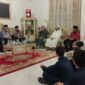 Gubernur Mahyeldi dan rombongan bersilaturahmi dengan keluarga besar Syekh Ahmad Khatib Al Minangkabawi di Kota Makkah, Arab Saudi, Selasa (2/4/2024). (Foto: ADPSB)