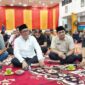 Wali Kota Padang Hendri Septa dan jajaran saat buka puasa bersama dengan insan pers di Palanta Rumah Dinas Wali Kota Padang, Selasa (2/4/2024). 