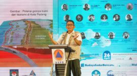 Wali Kota Padang Hendri Septa memaparkan strategi tentang upaya pengurangan resiko bencana di Kota Padang saat sarasehan HKBN 2024 di Gedung Youth Center, Jumat (26/4/2024). (Foto: Prokopim Padang)