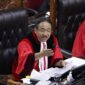 Ketua MK Suhartoyo memimpin jalannya sidang pengucapan putusan perkara Perselisihan Hasil Pemilihan Umum Presiden dan Wakil Presiden Tahun 2024, Senin (22//4) di Ruang Sidang MK. (Foto: Humas MK/Teguh).
