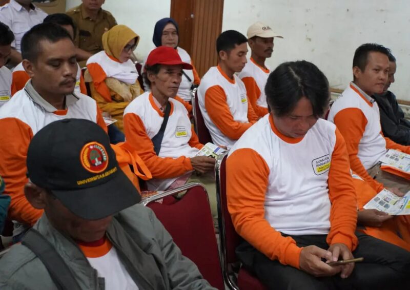 Para petani Padang Panjang mengikuti Training of User Pestisida Terbatas, Selasa (30/4/2024). (Foto: Diskominfo Padang Panjang)
