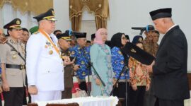 Gubernur Sumbar Mahyeldi melantik Andree Algamar menjadi Pj Wali Kota Padang, Jumat (17/4/2024).
