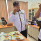Pengecekan sampel makanan jemaah haji. (Foto: Kemenag/Hikmah Romalina)
