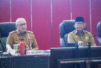 Pj Wako Padang Andree Algamar saat rapat staf bulanan Pemko Padang, Senin (27/5/2024). (Foto: Diskominfo Padang)