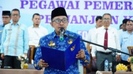 Bupati Tanah Datar Eka Putra melantik P3K di Gedung Nasional Maharajo Dirajo, Batusangkar, Kamis (2/5/2024). (Foto: Prokopim Tanah Datar)
