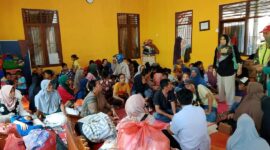 Pemkab Tanah Datar mengirimkan bantuan untuk warga yang berada di pengungsian. (Foto: Kominfo Tanah Datar)