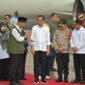 Gubernur Mahyeldi menyambut kedatangan Presiden Jokowi beserta Ny Iriana Joko Widodo di BIM, Selasa (21/5/2024). (Foto: adpsb)