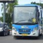 Bus Trans Padang melintas di jalanan Kota Padang. (Foto: Diskominfo Padang)