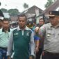 Pj Wali Kota Padang, Andree Algamar meninjau kondisi jalan Pasar Lubuk Buaya, Sabtu (25/5/2024). (Foto: Diskominfo Padang)