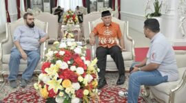 Gubernur Mahyeldi menerima kunjungan delegasi Bulan Sabit Merah UEA di Istana Gubernuran Sumbar, Sabtu (25/5/2024). (Foto: adpsb)