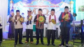 Sekda Padang Andree Algamar membuka MTQ ke-41 Tingkat Kecamatan Kuranji di Masjid Al Jihad, Kelurahan Korong Gadang, Jumat malam (10/5/2024). (Foto: Prokopim Padang)