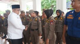 Plh Wali Kota Padang Andree Algamar melepas personel ke daerah bencana, Rabu (15/4/2024). (Foto: Prokopim Padang)