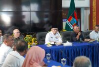 Plh Wali Kota Padang Andree Algamar memimpin Rakor TPID Kota Padang, Rabu (15/4/2024). (Foto: Prokopim Padang)