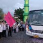 Pj Wako Padang Andree Algamar melepas JCH Kota Padang di Masjid Nurul Iman, Senin (20/5/2024). (Foto: Prokopim Padang)