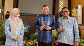 Kepala BPSDMI Masrokhan (tengah) saat acara Seminar Sawit di Politeknik ATI Padang, Selasa (21/5/2024).