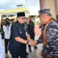 Pj Wali Kota Padang Andree Algamar menyambut kedatangan Pangkoarmada I Laksamana Muda TNI Dr. Yoos Suryono H, M.Tr.(Han)  M.Tr.Opsla di BIM, Rabu (22/5/2024). (Foto: Prokopim Padang)