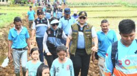 Pj Wako Padang Andree Algamar memonitoring pelaksanaan Manunggal BBGRM, Minggu (26/5/2024) pagi. (Foto: Prokopim Padang)