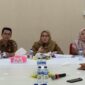 Kepala Dispusip Kota Padang Ferimulyani menyampaikan keterangan pers terkait lomba video pendek, Selasa (28/5/2024). 