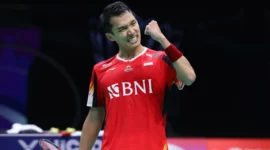 Jonatan mengalahkan Wang Tzu Wei untuk membawa Indonesia menang 3-0 atas Taiwan. (Foto: PBSI)