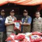 Pemko Pekanbaru menyerahkan bantuan untuk korban bencana banjir bandang di Kota Padang Panjang di Posko Utama, Kamis (23/5/2024). (Foto: Kominfo Padang Panjang)