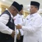 Kakanwil Kemenag Sumbar Mahyudin melepas PPIH Arab Saudi dan Non-Kloter, Senin (6/5/2024). (Foto: Kemenang Sumbar)