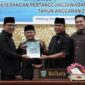 Pj Wako Sonny menyampaikan Nota Penjelasan Wali Kota atas LKPj 2023, Senin (6/5/2024). (Foto: Diskominfo Padang Panjang)