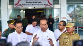 Presiden Jokowi memberikan keterangan pers di BLUD Rumah Sakit Konawe di Kabupaten Konawe, Sulawesi Tenggara pada Selasa (14/05/2024). (Foto: BPMI Setpres/Vico)