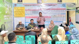 Camat Lubuk Begalung Andi Amir saat silaturahmi dengan LPM, RT/RW dan TP PKK Kelurahan Parak Laweh Pulau Aia Nan XX Kecamatan Lubuk Bagalung, di Aula Kantor Lurah, Jumat (10/5/2024).