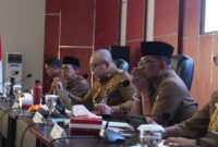 Pj Wako Padang Andree Algamar saat rapat staf bulan, Senin (27/5/2024). (Foto: Diskominfo Padang)