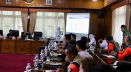 Rapat Khusus Penanganan Bencana Banjir Lahar Dingin Marapi di Balai Sidang Istana Bung Hatta, Kamis (16/5/2024). (Foto: Diskominfo Padang)