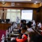Rapat Khusus Penanganan Bencana Banjir Lahar Dingin Marapi di Balai Sidang Istana Bung Hatta, Kamis (16/5/2024). (Foto: Diskominfo Padang)