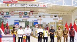 Presiden RI Joko Widodo meresmikan jalan tol Pekanbaru – Padang Ruas Bangkinang – Pangkalan Seksi Bangkinang – XIII Koto Kampar, Jumat (31/5/2024). (Foto: BPJT)