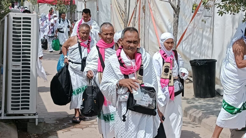 Jemaah haji Indonesia tiba di Arafah. (Foto: Kemenag/Rikie Andriyawan)