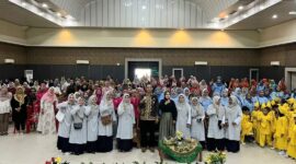 Camat Lubuk Begalung Andi Amir menghadiri pentas seni TK Negeri Pembina Padang di Aula SMK 2 Padang, Kamis (6/6/2024).