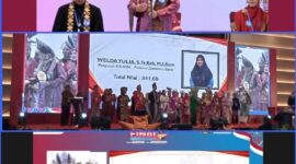Penyuluh KB Welda Yulia meraih posisi ketiga dalam ajang Grand Final Apresiasi Tenaga Lini Lapangan Tingkat Nasional 2024 di Semarang, Rabu (26/6/2024). (Foto: Diskominfo Padang)