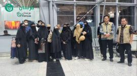 Tim Pelindungan Jamaah Haji KJRI Jeddah mendampingi pemulangan 34 WNI di Bandara Madinah, 3 Juni 2024. (Foto: Istimewa)