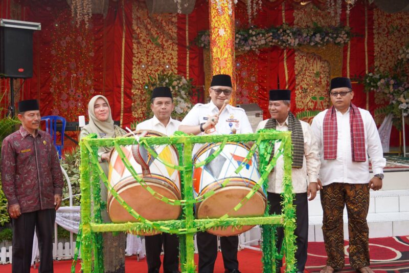 Pj Wako Padang Andree Algamar membuka MTQ ke-41 Tingkat Kecamatan Pauh, Rabu (12/6/2024). (Foto: Prokopim Padang)