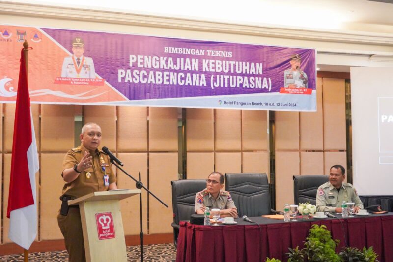 Pj Wali Kota Padang Andree Algamar membuka Bimtek Jitu Pasna di Pangeran Beach Hotel, Senin (10/6/2024). (Foto: Prokopim Padang)