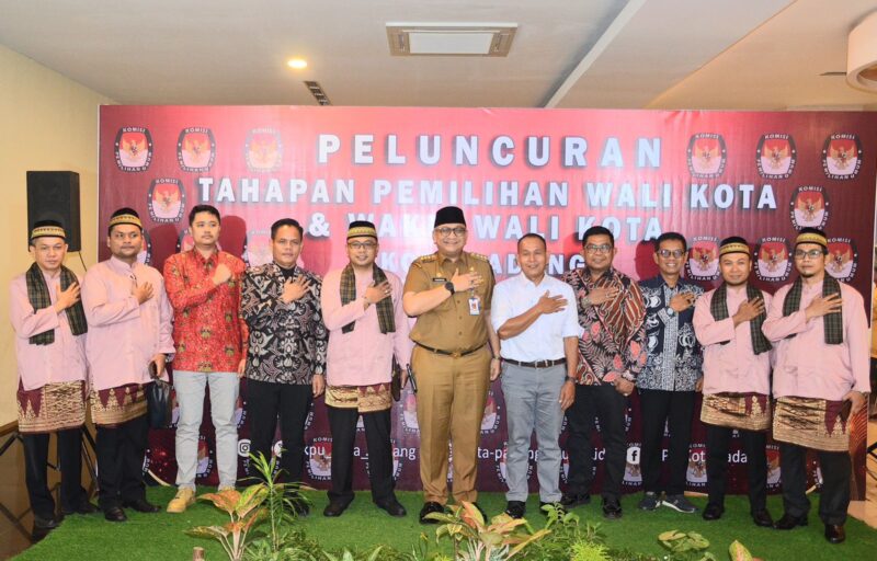 Peluncuran tahapan Pilwako Padang 2024 di Hotel Truntum Padang, Senin (11/6/2024) malam. (Foto: Prokopim Padang)
