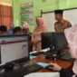 Peserta mengikuti ujian masuk Telkom University (Tel U) Bandung Tahun 2024. (Foto: Diskominfo Kota Pariaman)