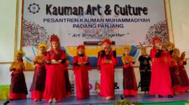 Pesantren Kauman Muhammadiyah Padang Panjang menggelar pentas seni dan budaya, Sabtu (1/6/2024). (Foto: Kominfo Padang Panjang)