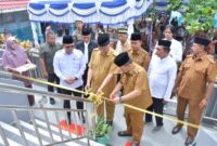 Bupati Agam Andri Warman bersama Gubernur Sumbar Mahyeldi Ansharullah meresmikan Masjid Ar Rahiim. (Foto: AMC)
