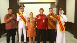 Kepala DP3AP2KB Kota Padang Eri Sendjaya, Kabid Pemenuhan Hak Anak, Ade Yonanda Irza dan Wali Kota Cilik dan Wakil Wali Kota Cilik 2023.